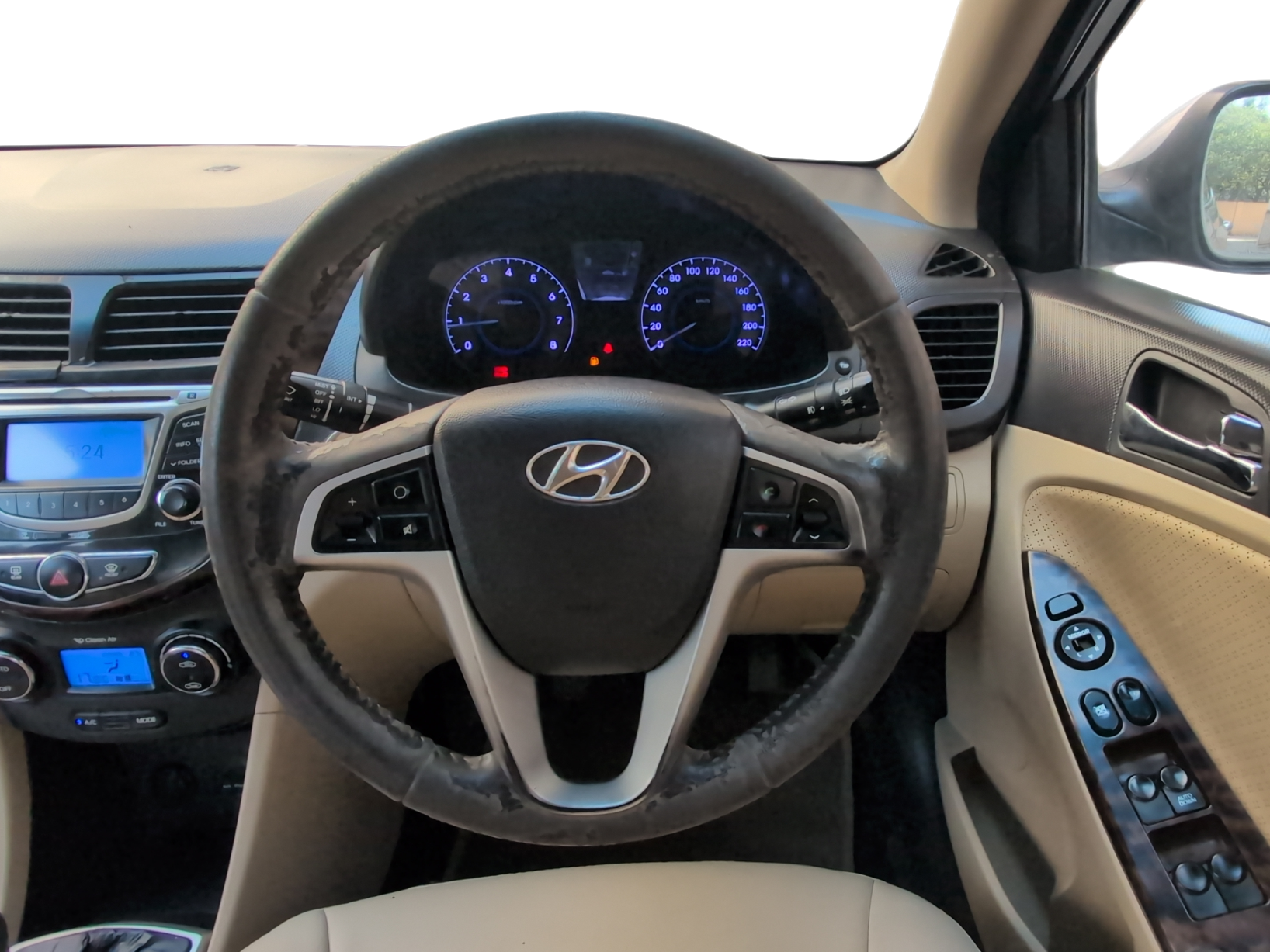 2012 Hyundai Verna FLUIDIC 1.6 VTVT SX, Petrol, Manual, 73,414 km, Steering Wheel Close Up