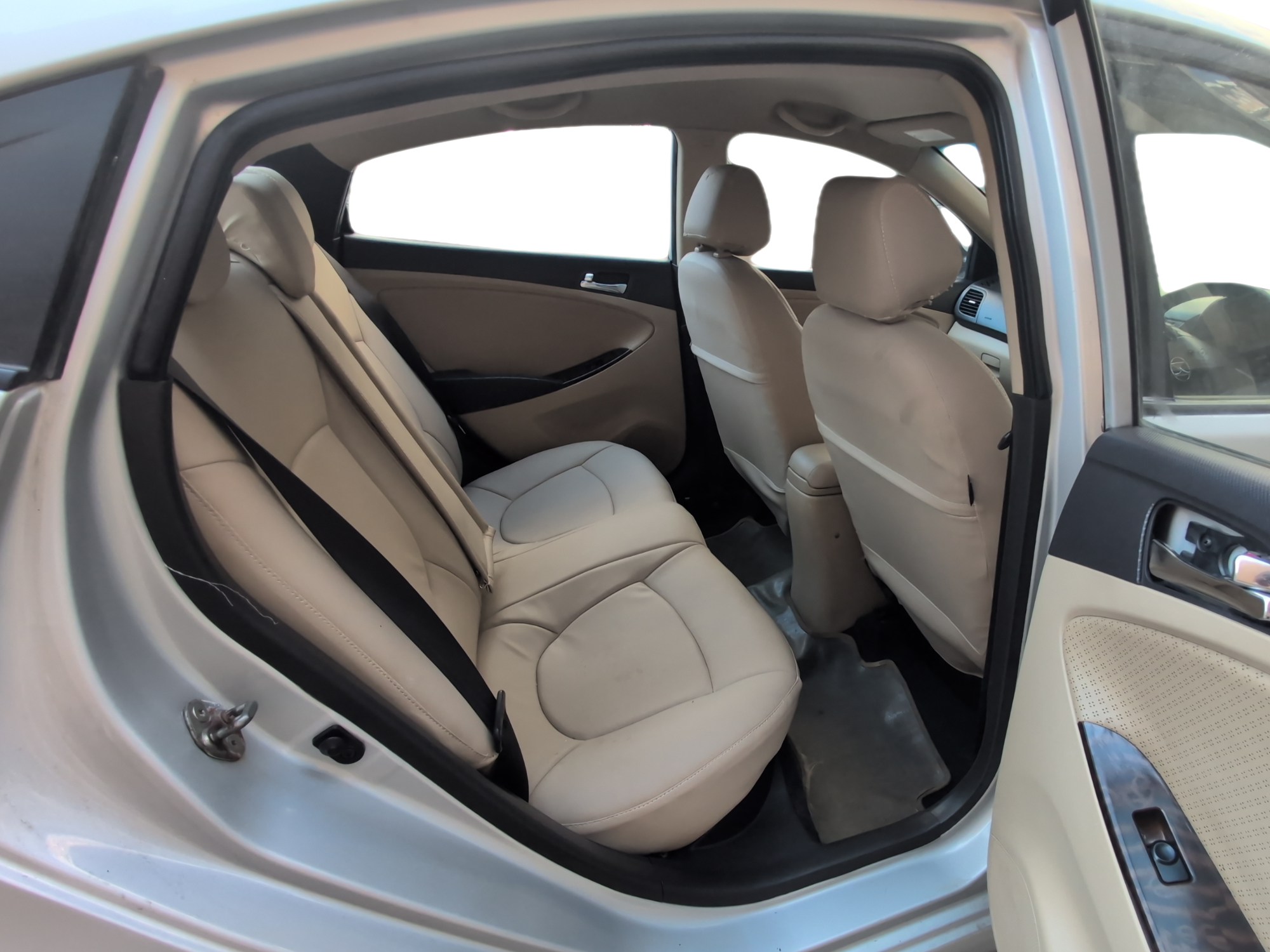 2012 Hyundai Verna FLUIDIC 1.6 VTVT SX, Petrol, Manual, 73,414 km, Right Side Rear Door Cabin