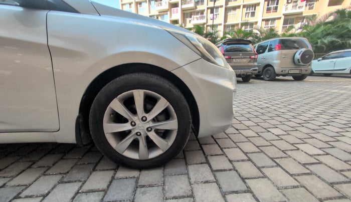 2012 Hyundai Verna FLUIDIC 1.6 VTVT SX, Petrol, Manual, 73,414 km, Right Front Wheel