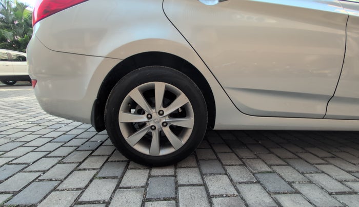 2012 Hyundai Verna FLUIDIC 1.6 VTVT SX, Petrol, Manual, 73,414 km, Right Rear Wheel