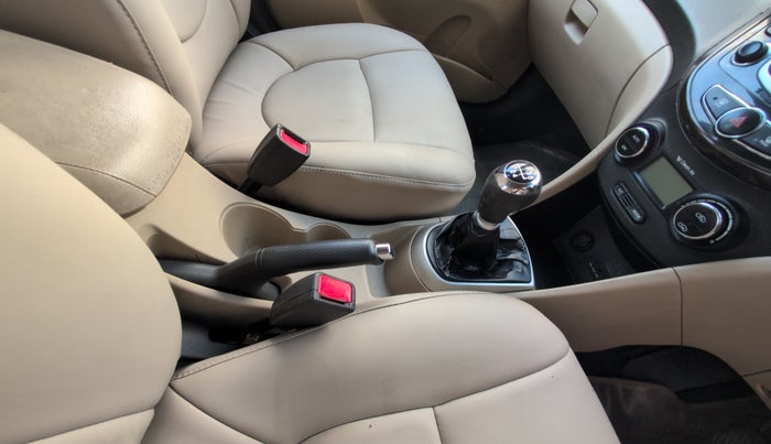 2012 Hyundai Verna FLUIDIC 1.6 VTVT SX, Petrol, Manual, 73,414 km, Gear Lever