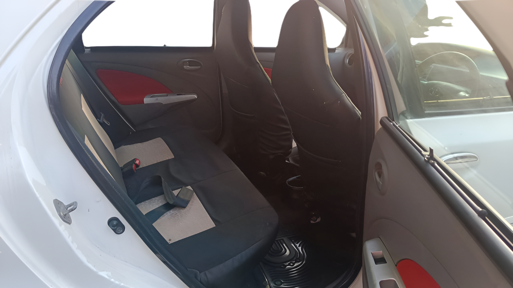 2011 Toyota Etios VX, Petrol, Manual, 7,56,363 km, Right Side Rear Door Cabin