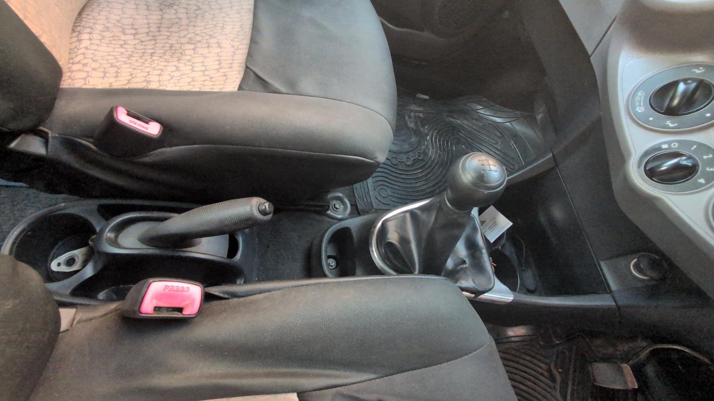 2011 Toyota Etios VX, Petrol, Manual, 7,56,363 km, Gear Lever