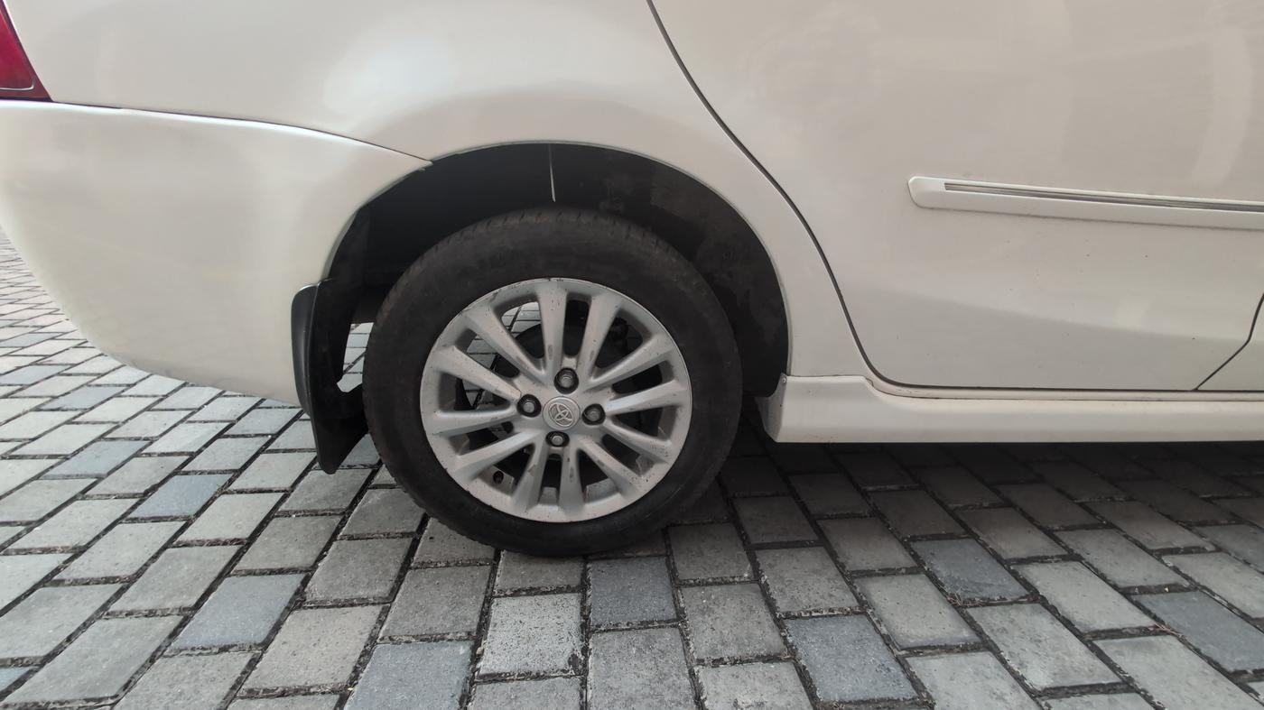 2011 Toyota Etios VX, Petrol, Manual, 7,56,363 km, Right Rear Wheel