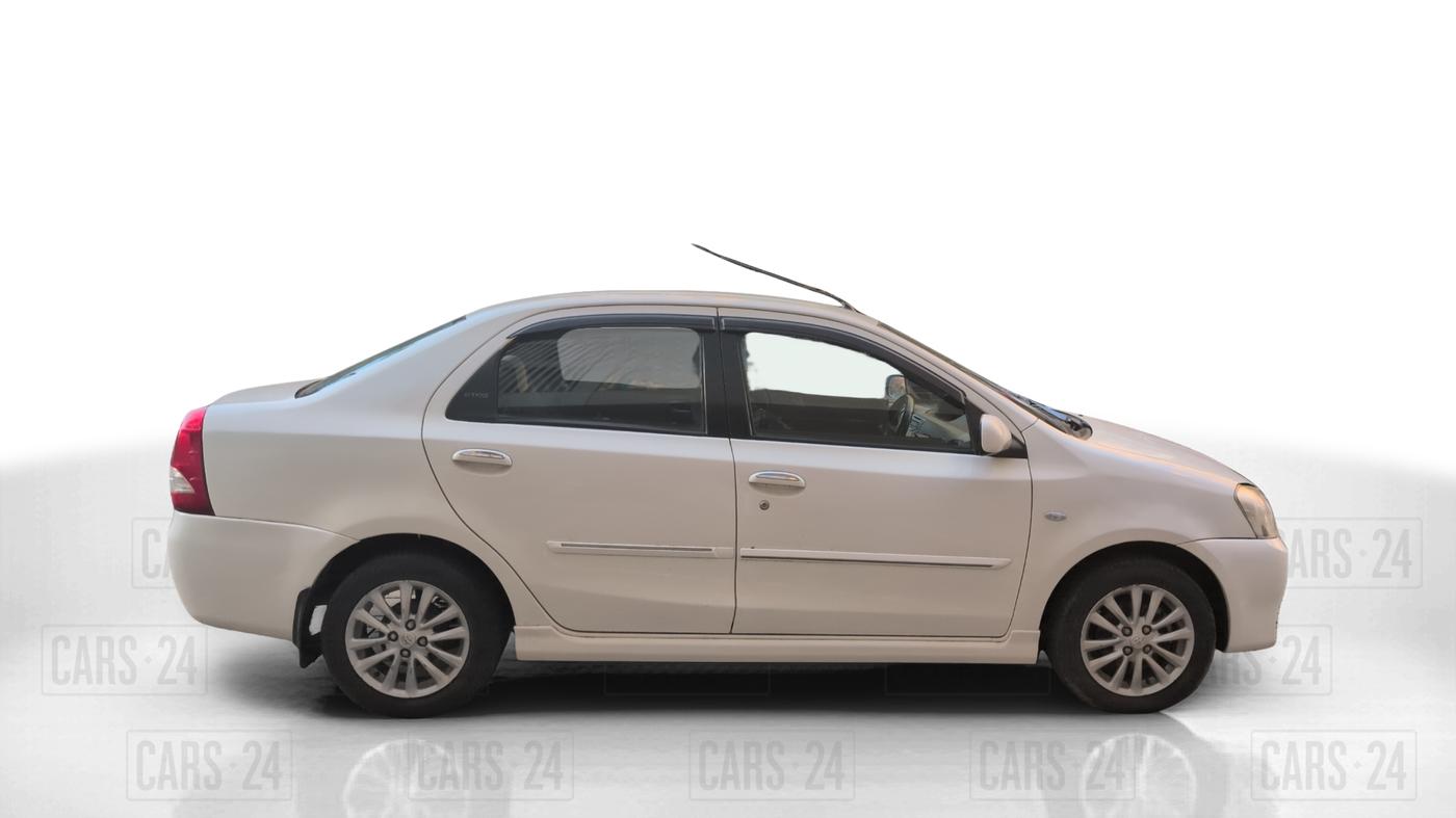 2011 Toyota Etios VX, Petrol, Manual, 7,56,363 km, Right Side View