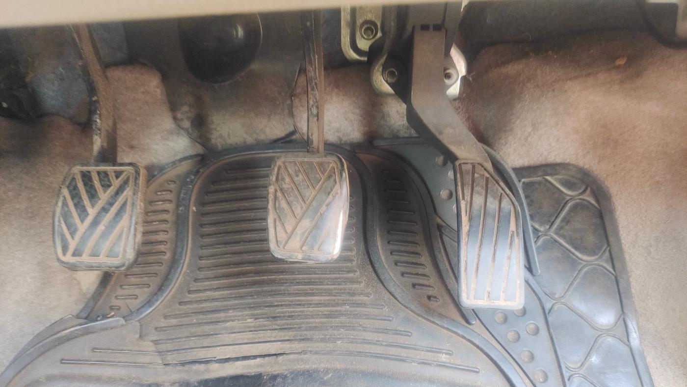 2016 Maruti Swift VDI, Diesel, Manual, 1,08,823 km, Pedals