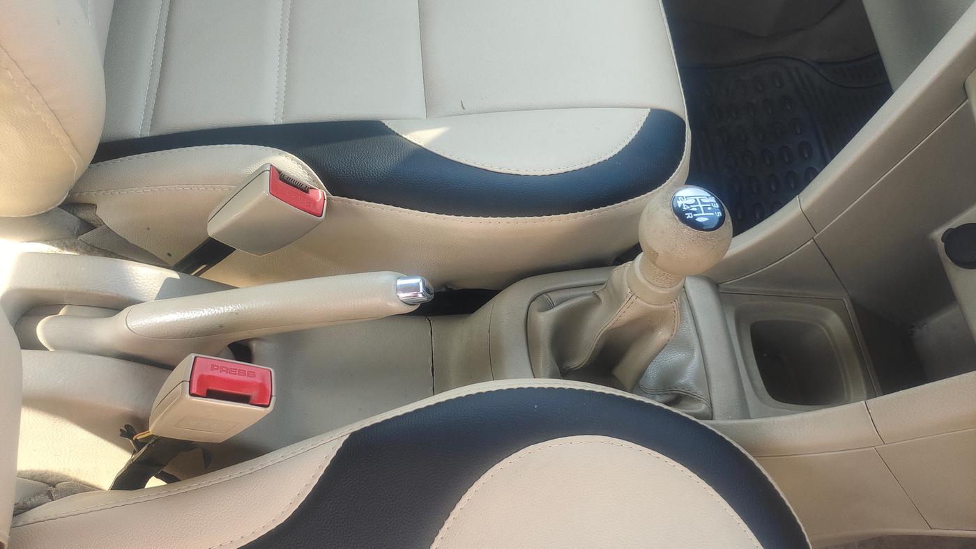 2016 Maruti Swift VDI, Diesel, Manual, 1,08,823 km, Gear Lever