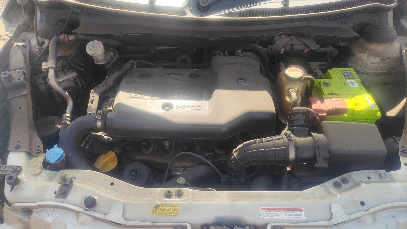2016 Maruti Swift VDI, Diesel, Manual, 1,08,823 km, Open Bonnet