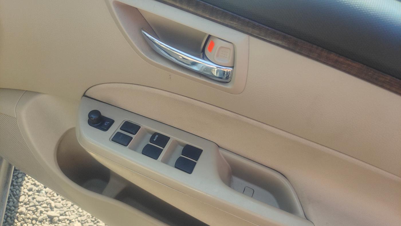 2016 Maruti Swift VDI, Diesel, Manual, 1,08,823 km, Driver Side Door Panel Controls