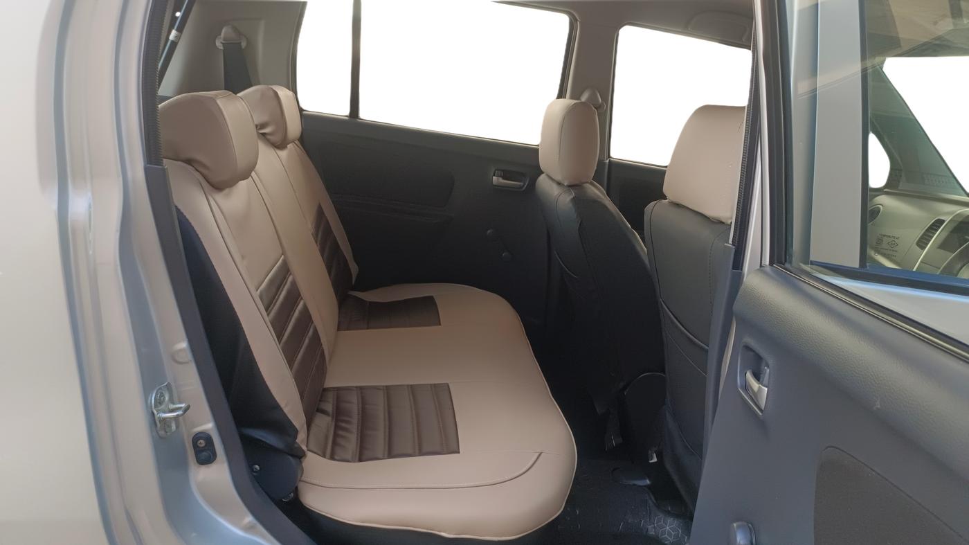 2012 Maruti Wagon R 1.0 LXI, Petrol, Manual, 58,045 km, Right Side Rear Door Cabin