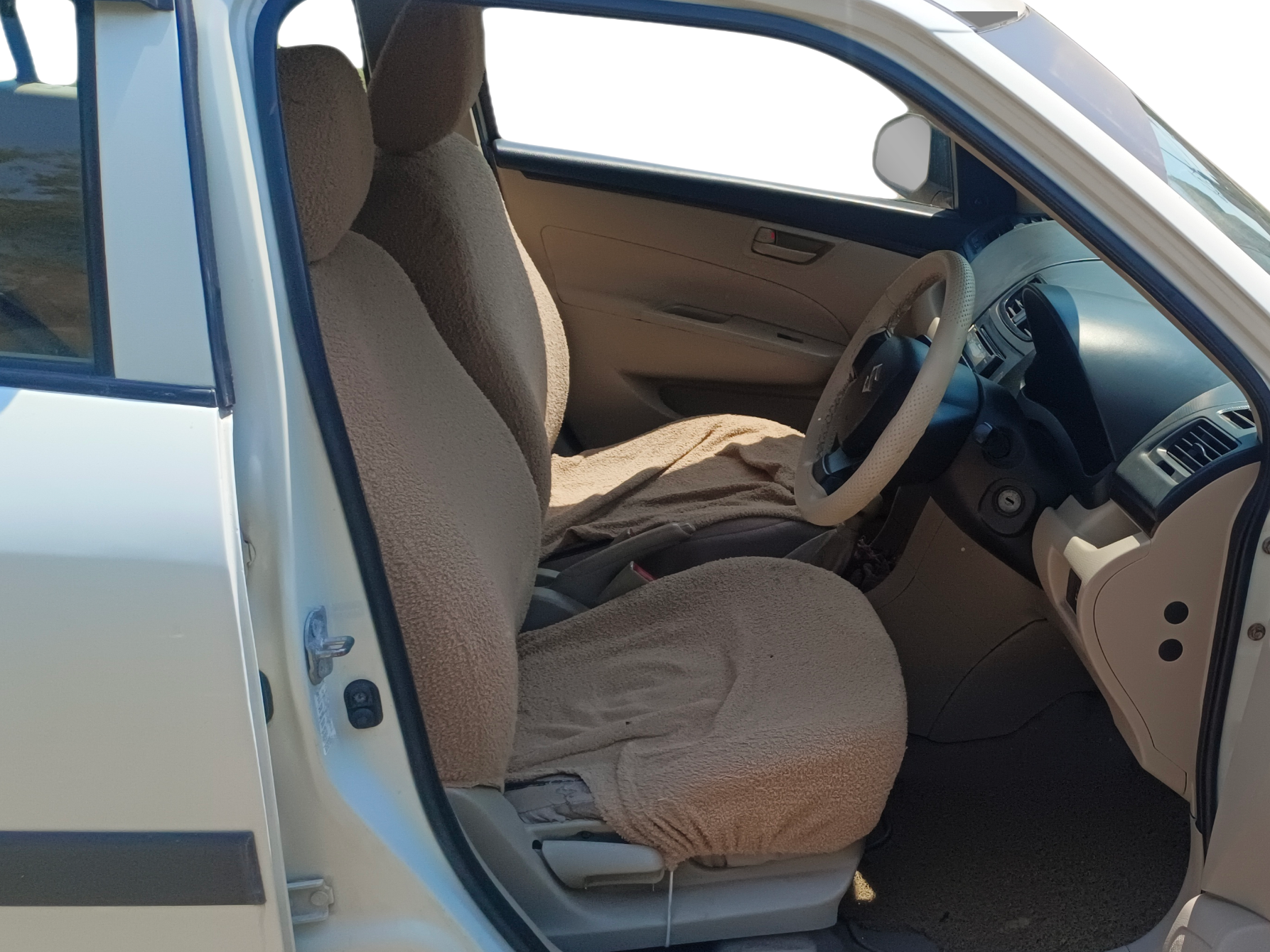 2016 Maruti Swift Dzire LXI (O), Petrol, Manual, 94,910 km, Right Side Front Door Cabin
