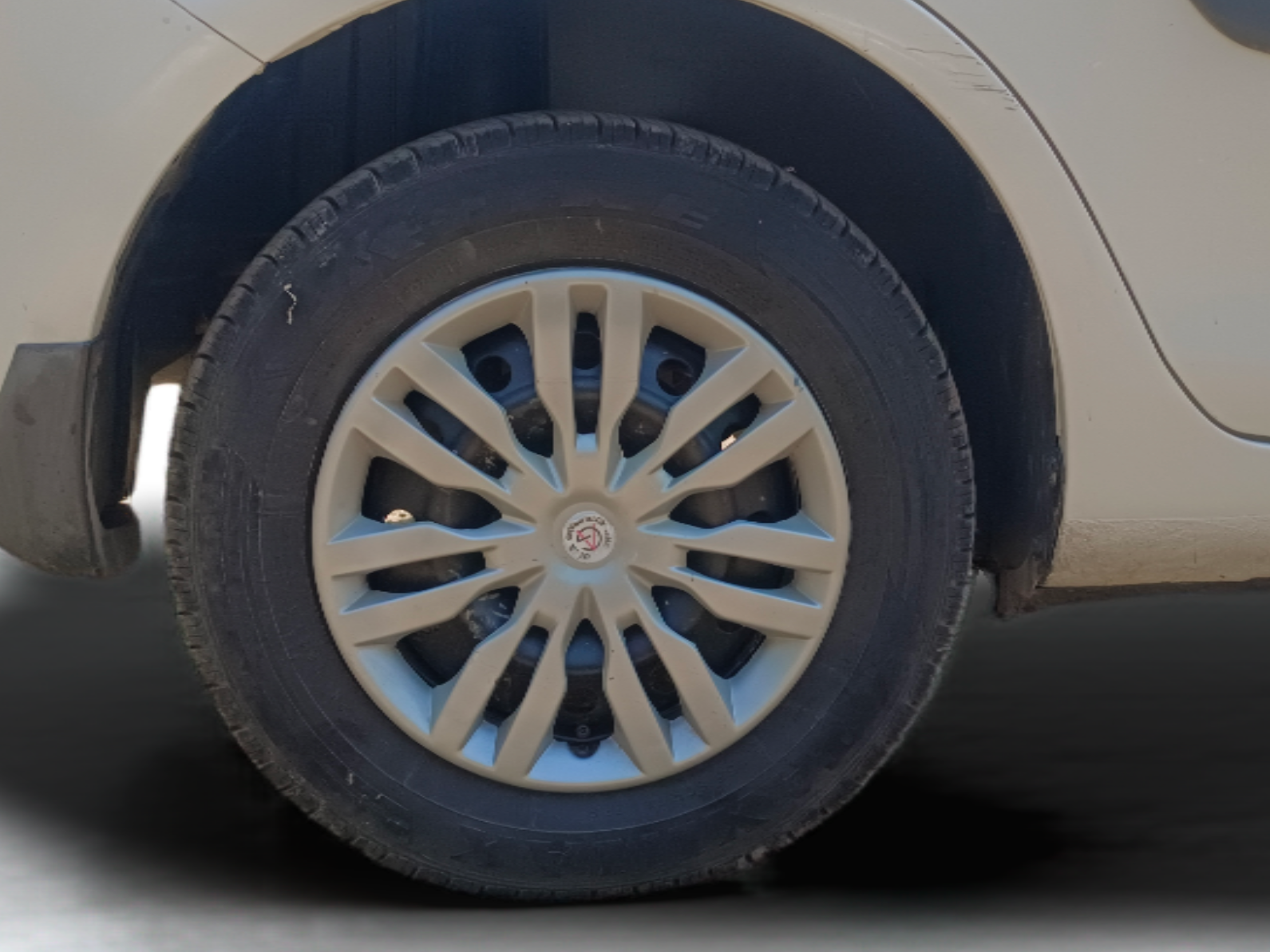 2016 Maruti Swift Dzire LXI (O), Petrol, Manual, 94,910 km, Right Rear Wheel