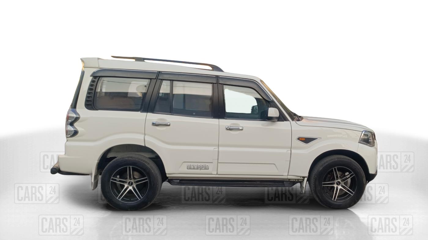 2015 Mahindra Scorpio S4 PLUS, Diesel, Manual, 89,074 km, Right Side View