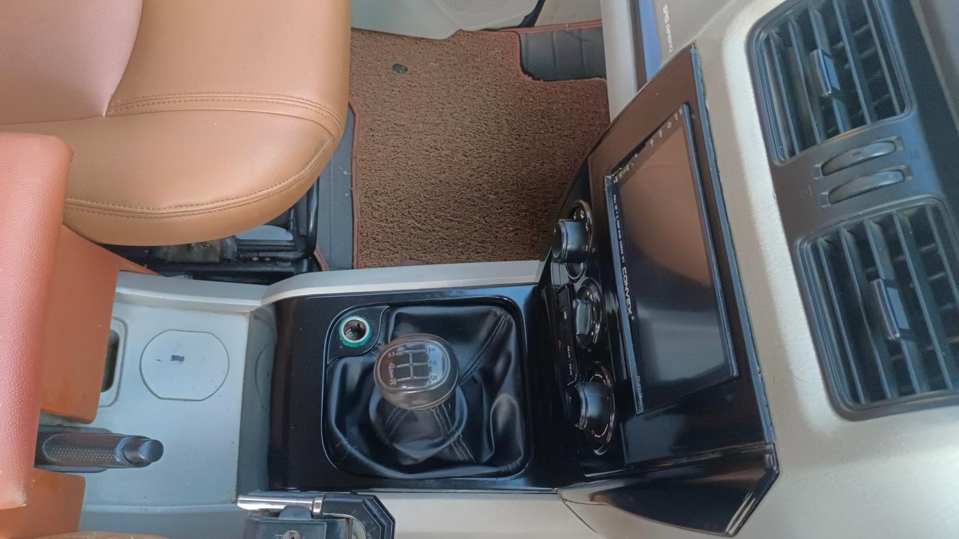2015 Mahindra Scorpio S4 PLUS, Diesel, Manual, 89,074 km, Gear Lever