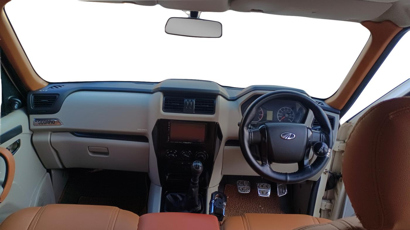 2015 Mahindra Scorpio S4 PLUS, Diesel, Manual, 89,074 km, Dashboard