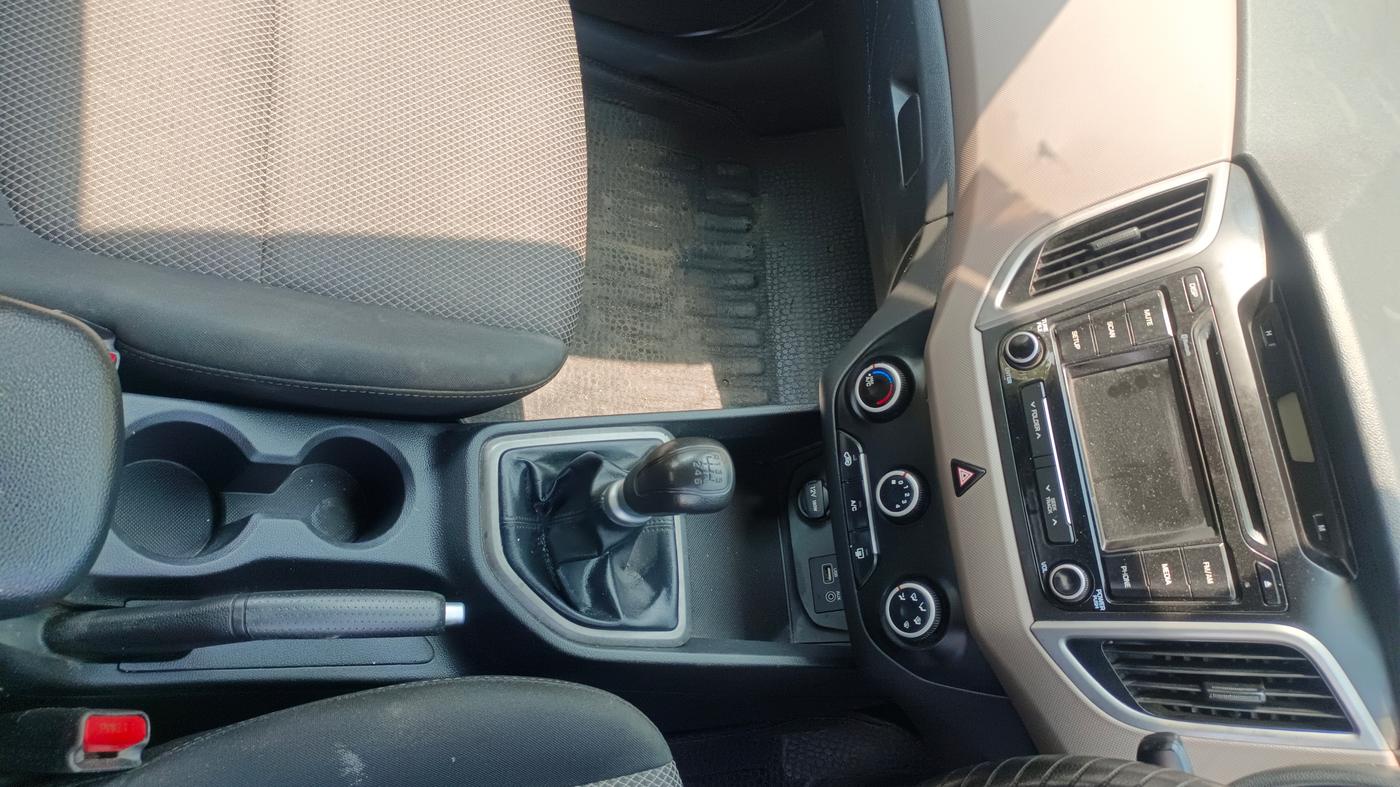 2016 Hyundai Creta S 1.4 DIESEL, Diesel, Manual, 1,18,721 km, Gear Lever