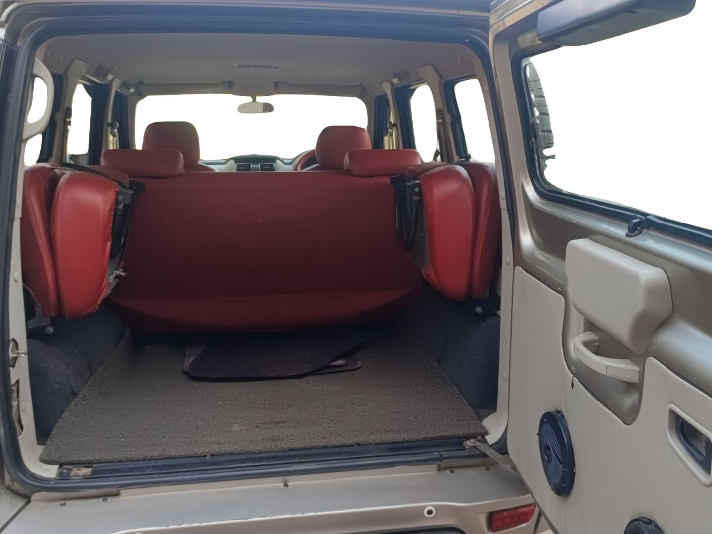 2015 Mahindra Scorpio S6 PLUS, Diesel, Manual, 79,099 km, Boot Inside