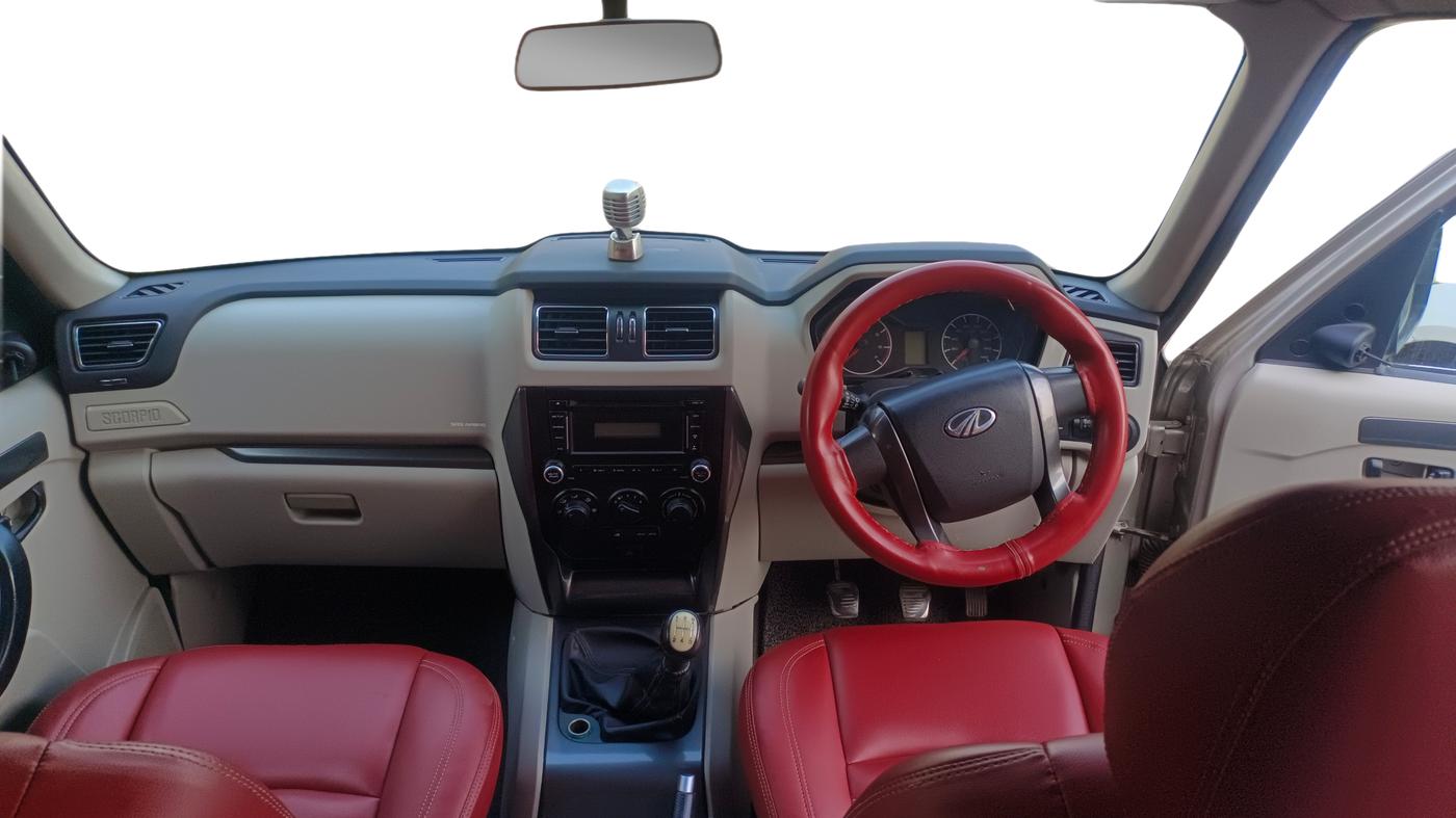 2015 Mahindra Scorpio S6 PLUS, Diesel, Manual, 79,099 km, Dashboard