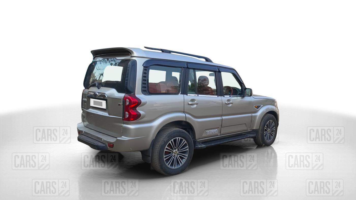 2015 Mahindra Scorpio S6 PLUS, Diesel, Manual, 79,099 km, Right Back Diagonal