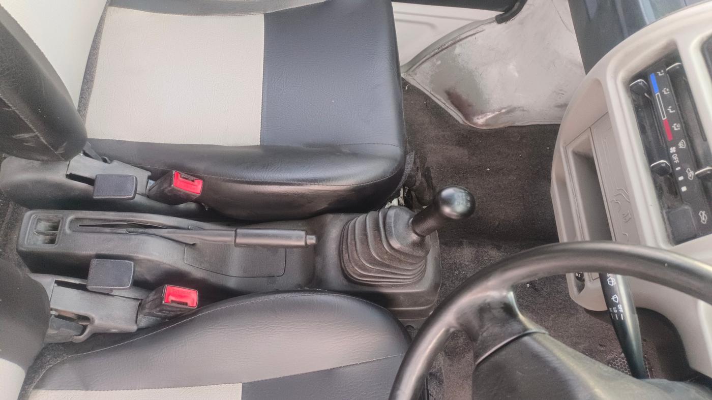 2019 Maruti Eeco 7 STR, Petrol, Manual, 65,327 km, Gear Lever