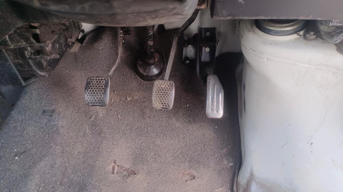 2019 Maruti Eeco 7 STR, Petrol, Manual, 65,327 km, Pedals