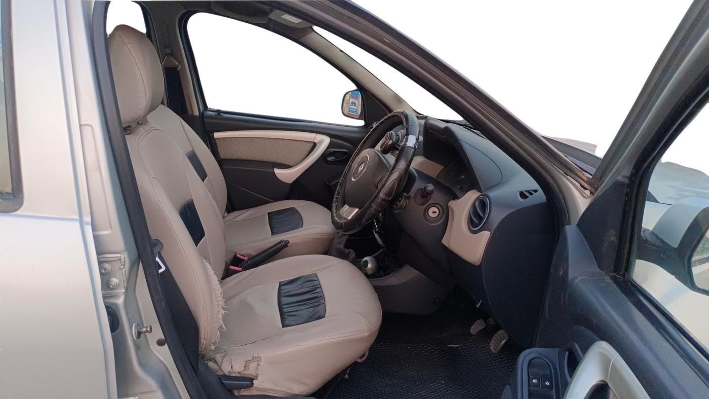 2013 Renault Duster 85 PS RXL DIESEL, Diesel, Manual, 58,224 km, Right Side Front Door Cabin