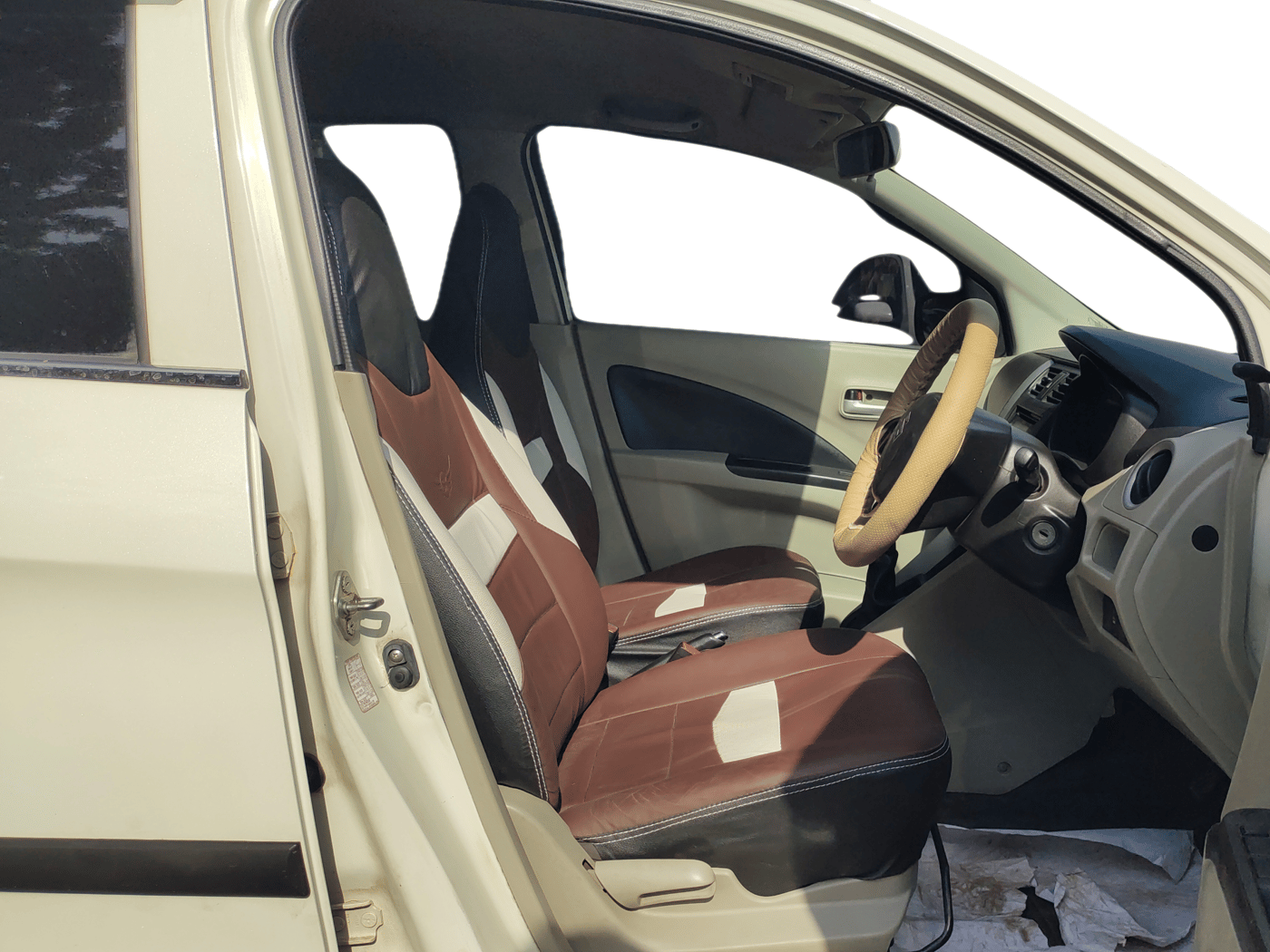 2015 Maruti Celerio VXI, Petrol, Manual, 67,837 km, Right Side Front Door Cabin
