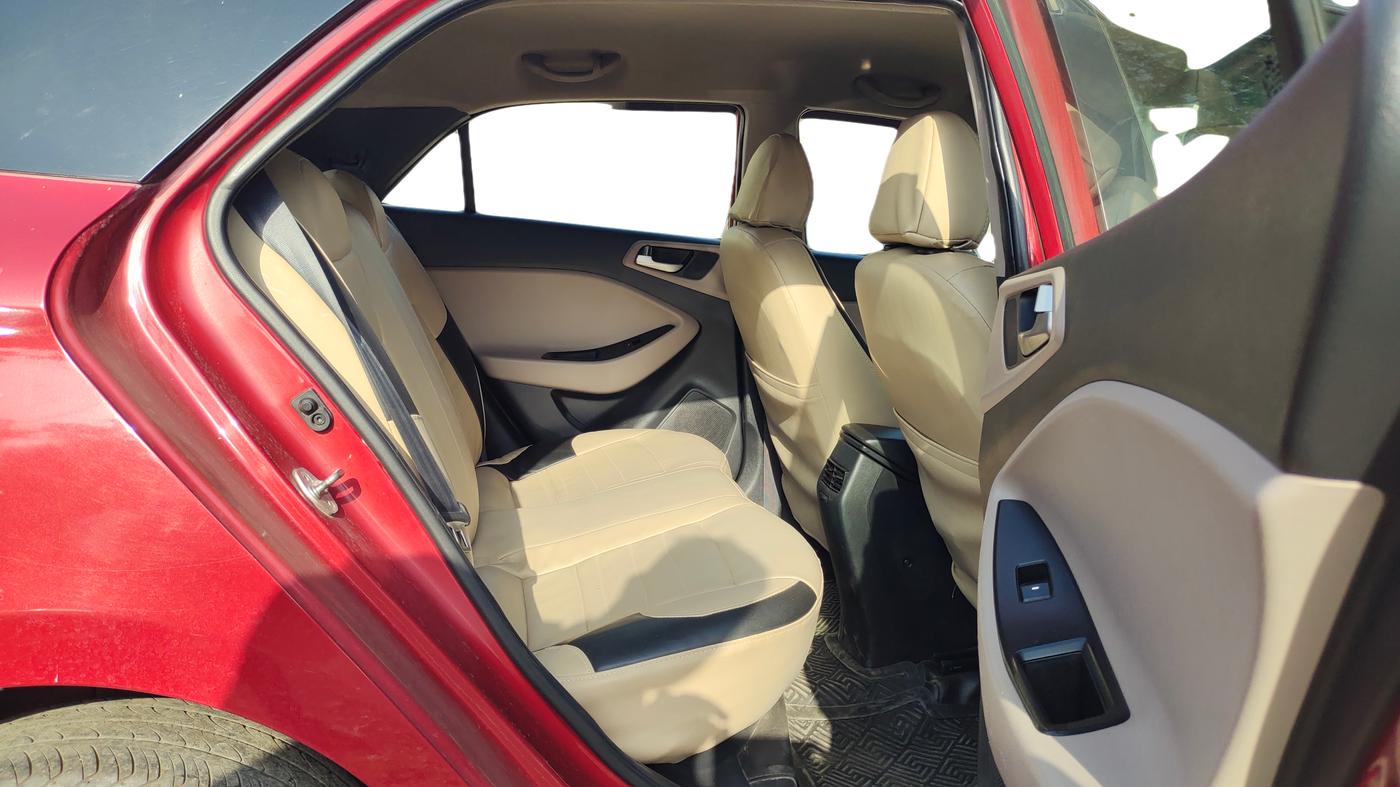 2019 Hyundai Elite i20 SPORTZ PLUS 1.2, Petrol, Manual, 53,922 km, Right Side Rear Door Cabin