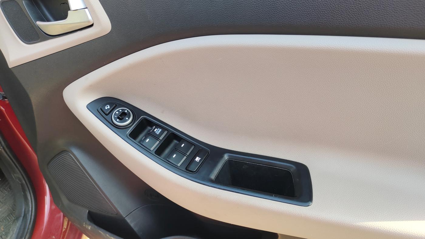 2019 Hyundai Elite i20 SPORTZ PLUS 1.2, Petrol, Manual, 53,922 km, Driver Side Door Panel Controls