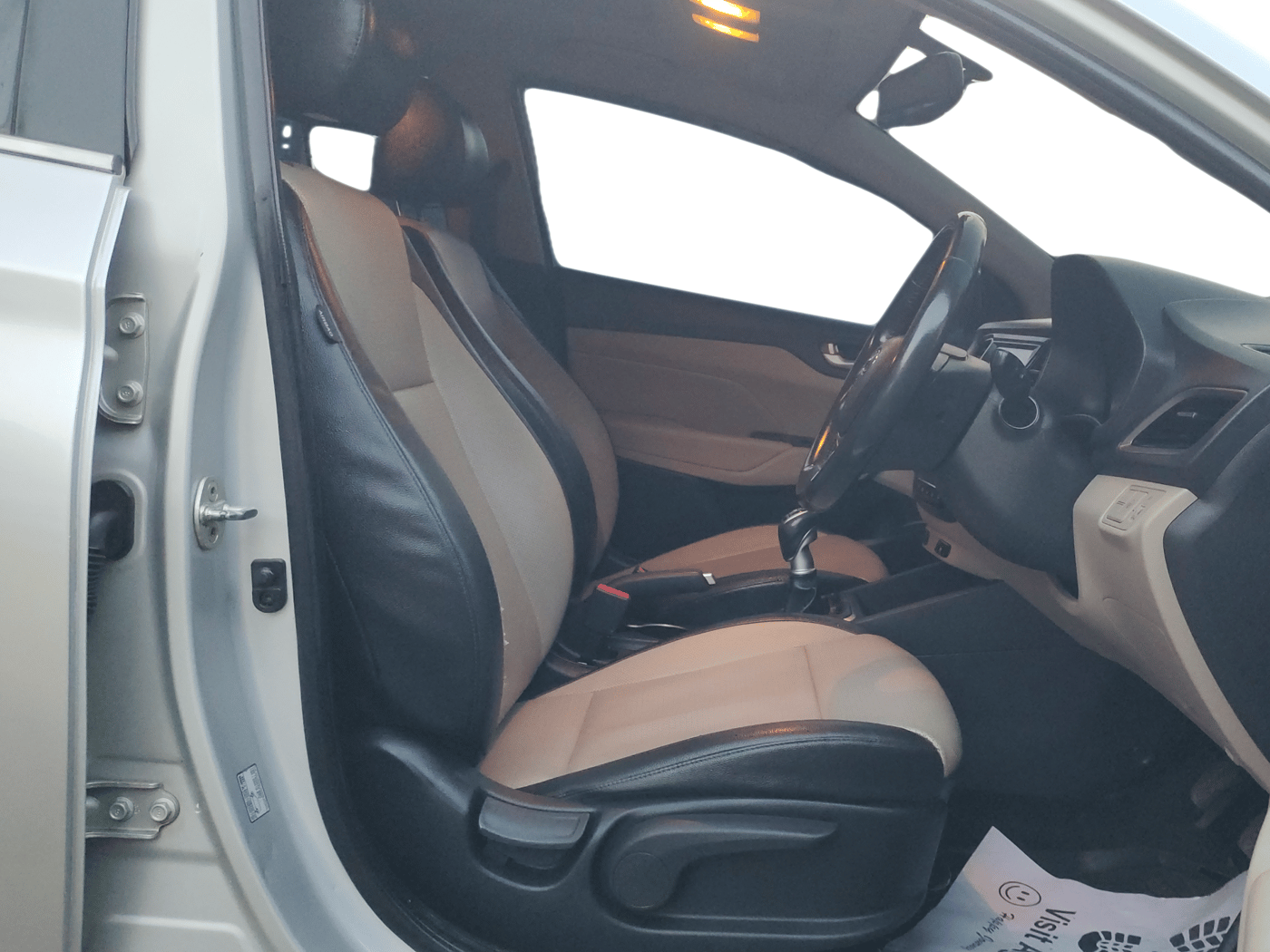2017 Hyundai Verna 1.6 SX (O) CRDI MT, Diesel, Manual, 1,27,572 km, Right Side Front Door Cabin