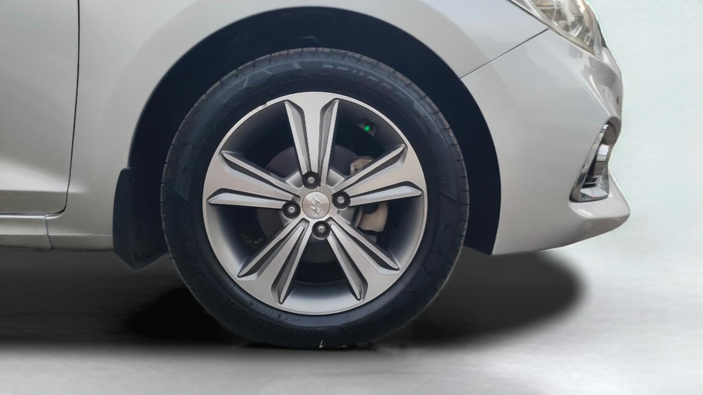 2017 Hyundai Verna 1.6 SX (O) CRDI MT, Diesel, Manual, 1,27,572 km, Right Front Wheel