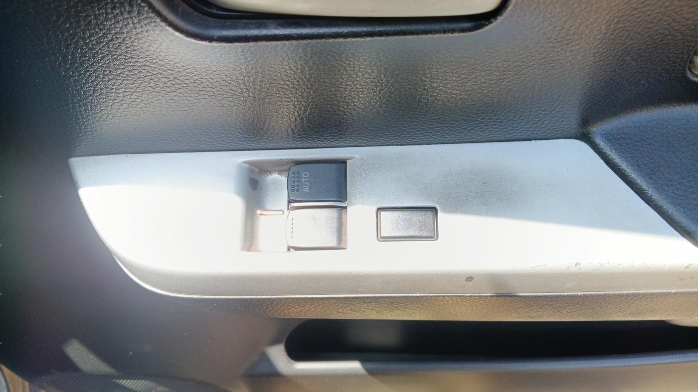 2014 Maruti Wagon R 1.0 LXI CNG, CNG, Manual, 59,258 km, Driver Side Door Panel Controls