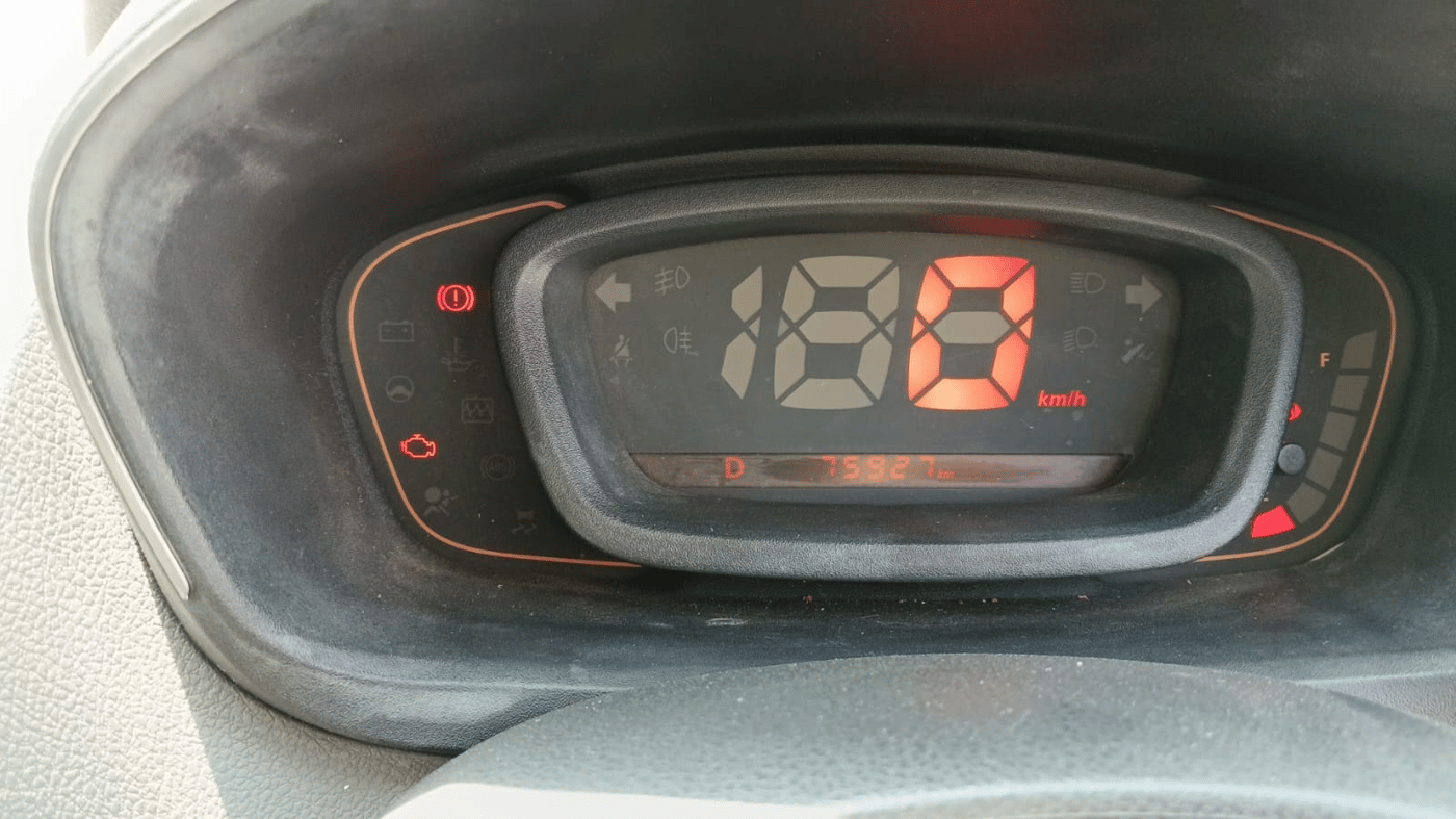 2017 Renault Kwid RXT 1.0 AMT, Petrol, Automatic, 75,927 km, Odometer Image