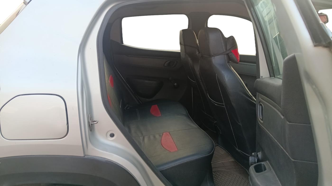 2017 Renault Kwid RXT 1.0 AMT, Petrol, Automatic, 75,927 km, Right Side Rear Door Cabin