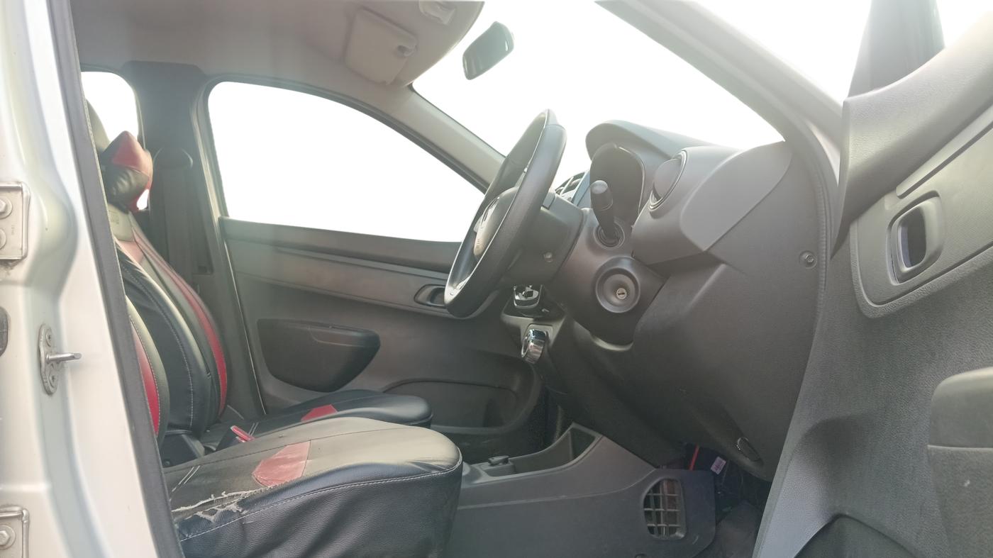 2017 Renault Kwid RXT 1.0 AMT, Petrol, Automatic, 75,927 km, Right Side Front Door Cabin