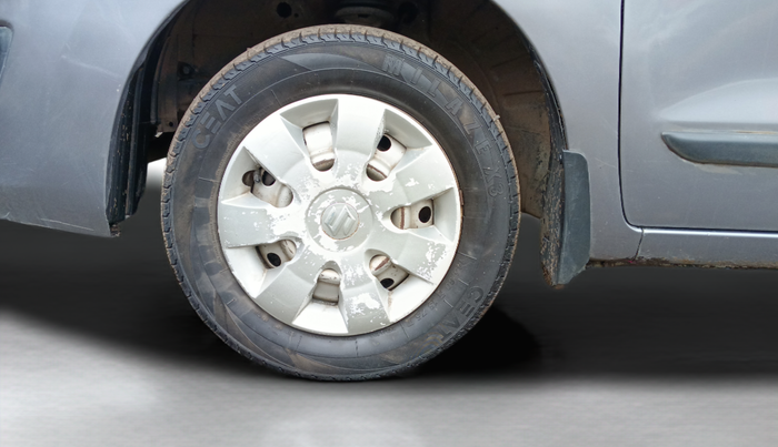 2013 Maruti Wagon R 1.0 LXI CNG, CNG, Manual, 99,200 km, Left Front Wheel