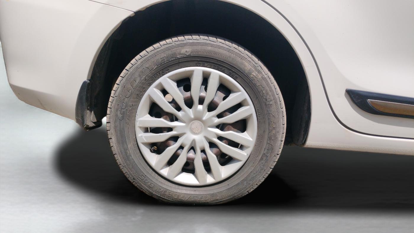 2017 Maruti Dzire VDI, Diesel, Manual, 48,480 km, Right Rear Wheel