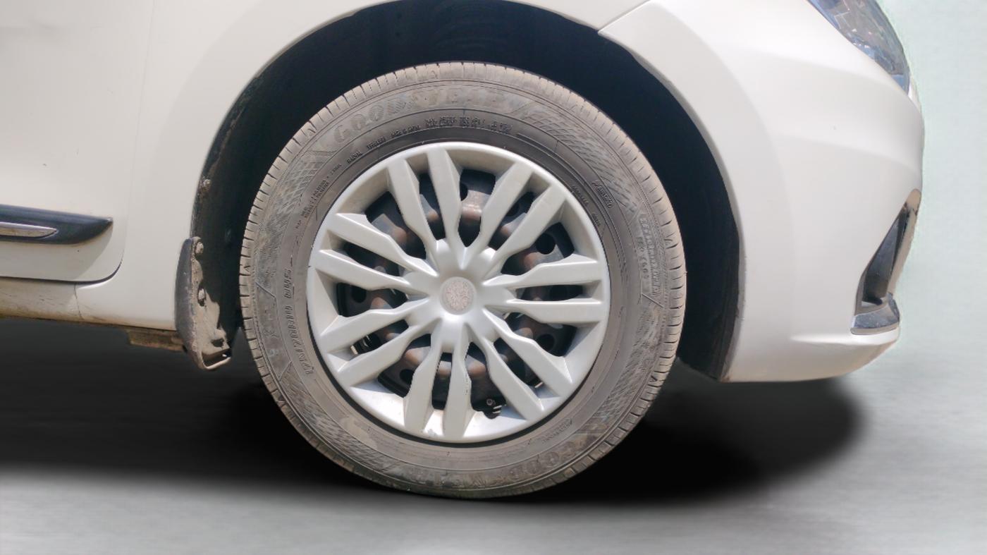 2017 Maruti Dzire VDI, Diesel, Manual, 48,480 km, Right Front Wheel