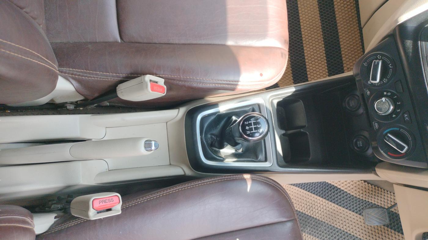 2017 Maruti Dzire VDI, Diesel, Manual, 48,480 km, Gear Lever