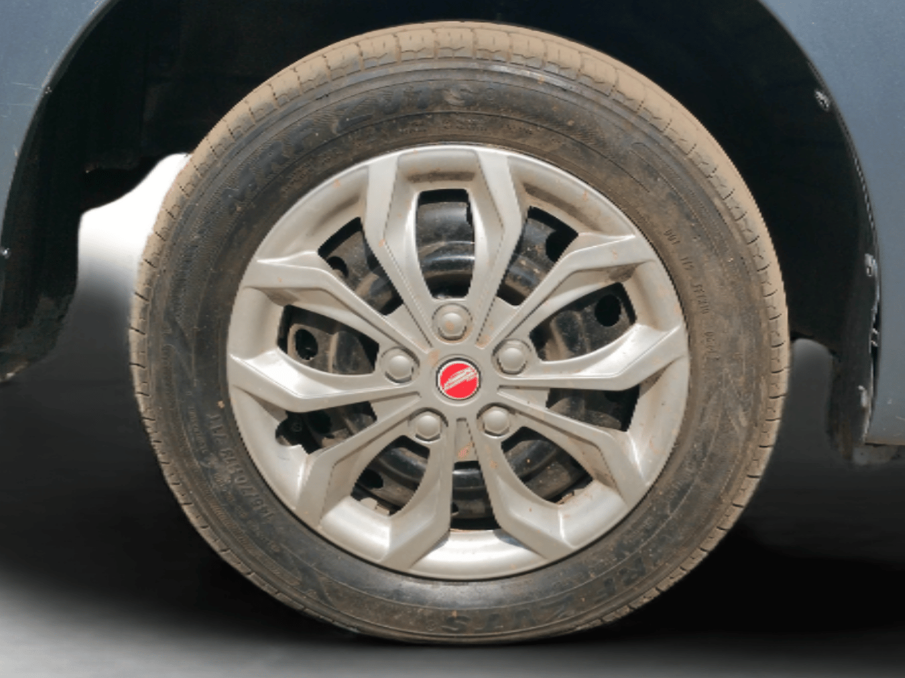 2014 Maruti Wagon R 1.0 LXI, Petrol, Manual, 62,359 km, Left Front Wheel