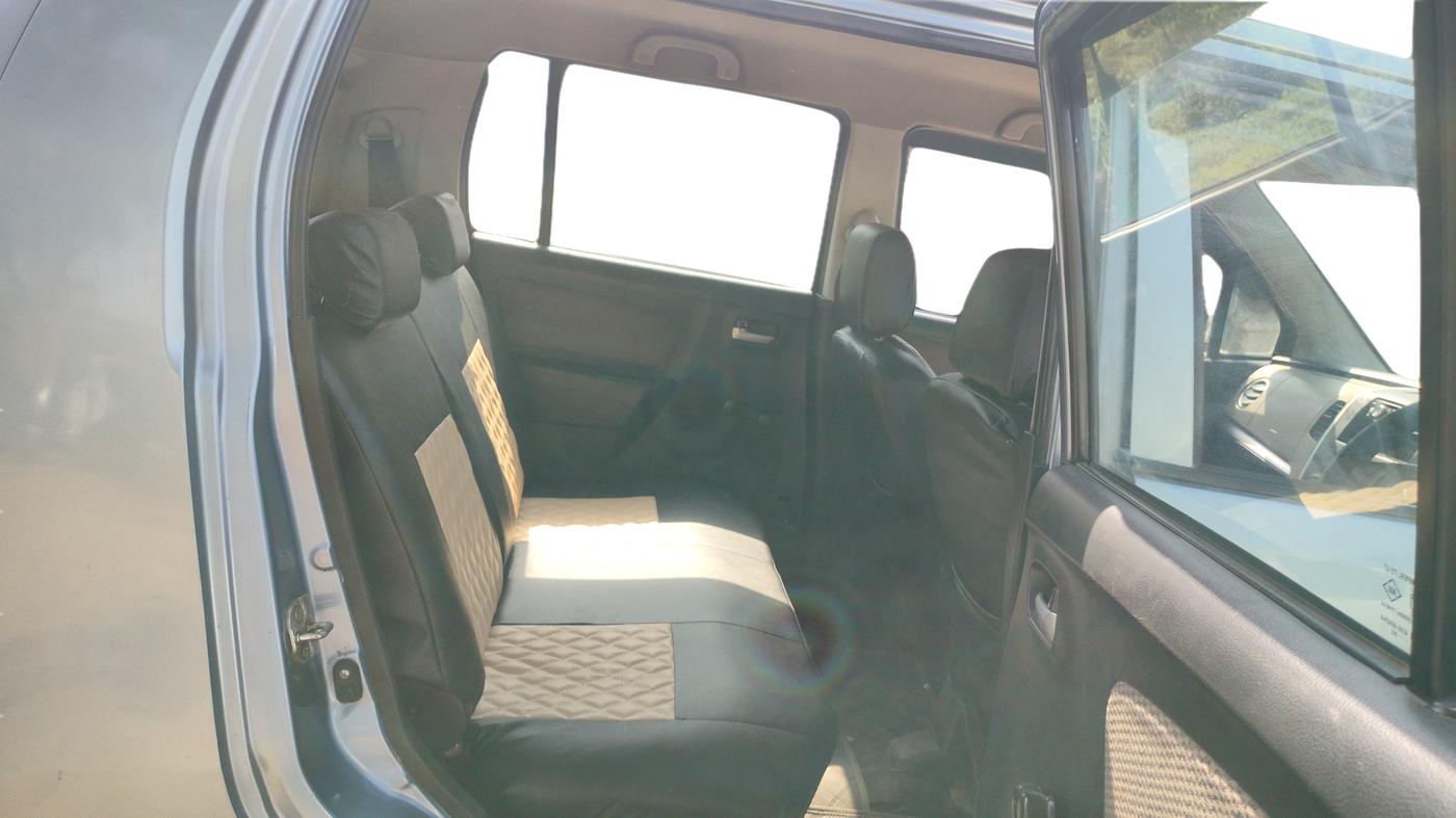 2014 Maruti Wagon R 1.0 LXI, Petrol, Manual, 62,359 km, Right Side Rear Door Cabin