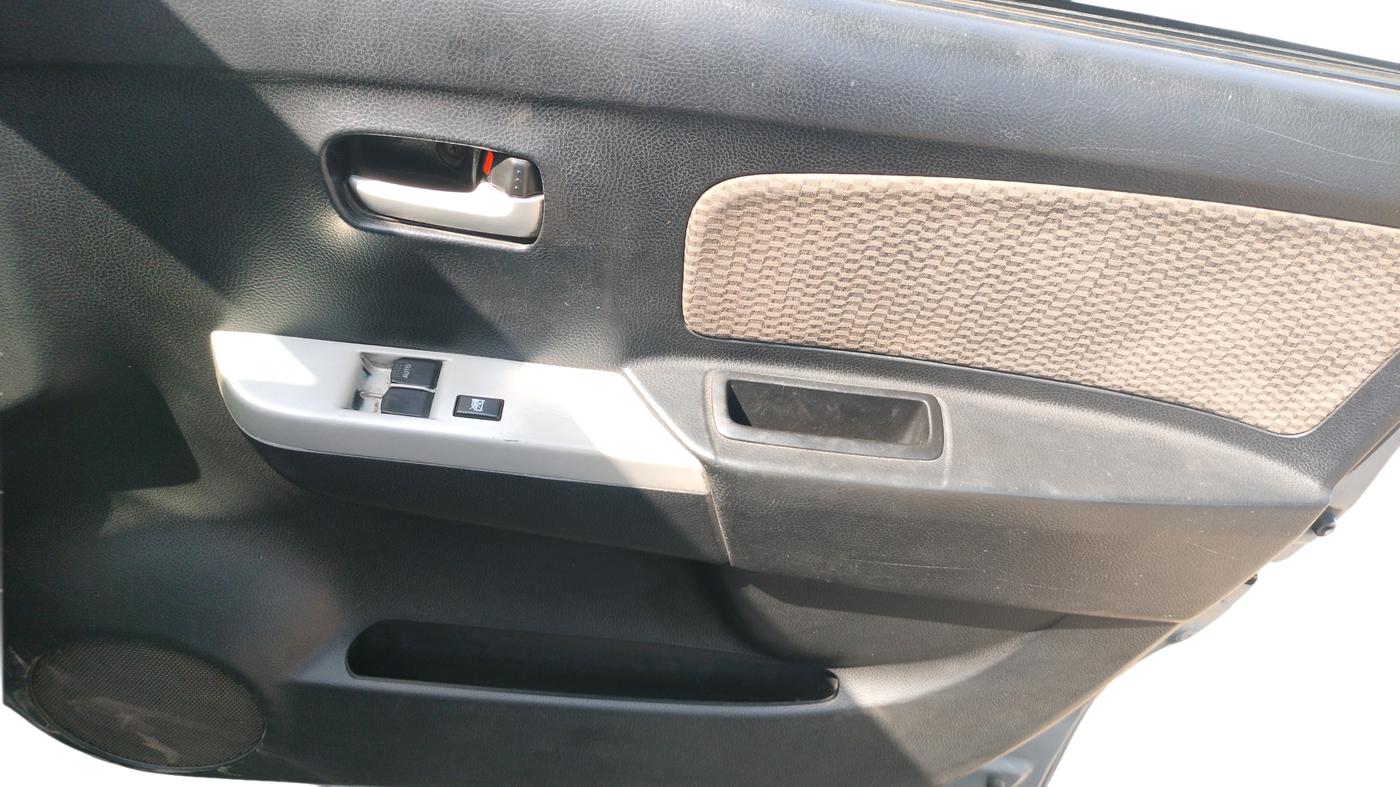 2014 Maruti Wagon R 1.0 LXI, Petrol, Manual, 62,359 km, Driver Side Door Panel Controls