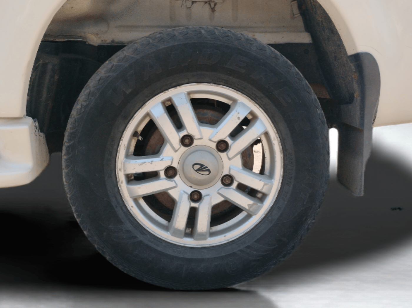 2011 Mahindra Scorpio VLX 2WD BS-III, Diesel, Manual, 65,368 km, Left Rear Wheel