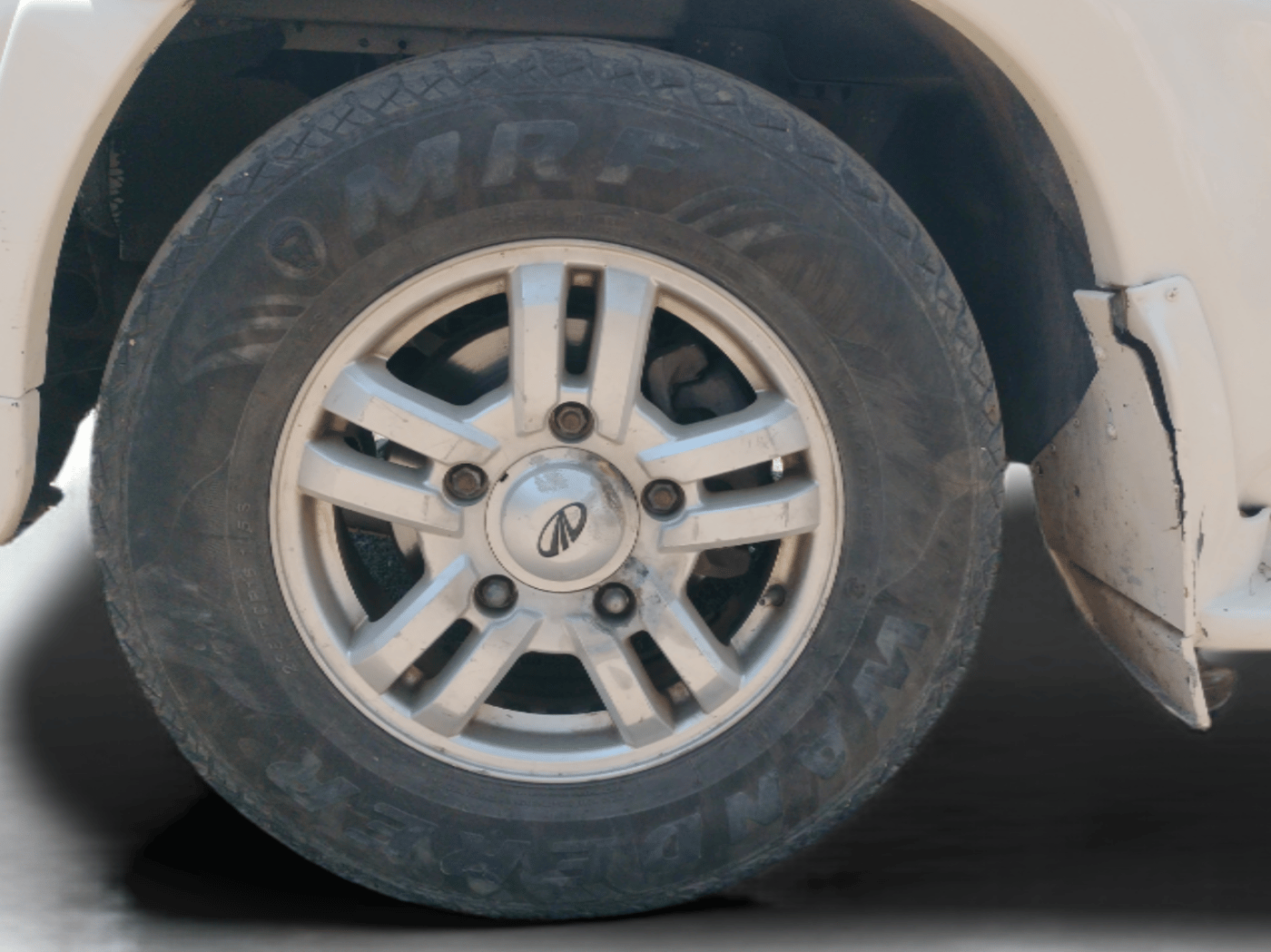 2011 Mahindra Scorpio VLX 2WD BS-III, Diesel, Manual, 65,368 km, Left Front Wheel
