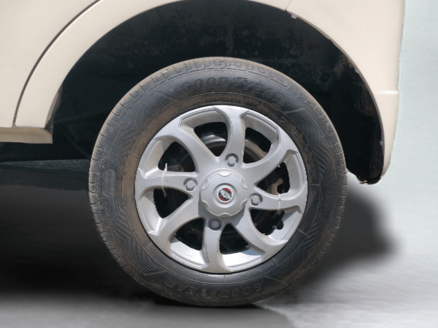 2015 Mahindra Quanto C4, Diesel, Manual, 57,540 km, Left Rear Wheel