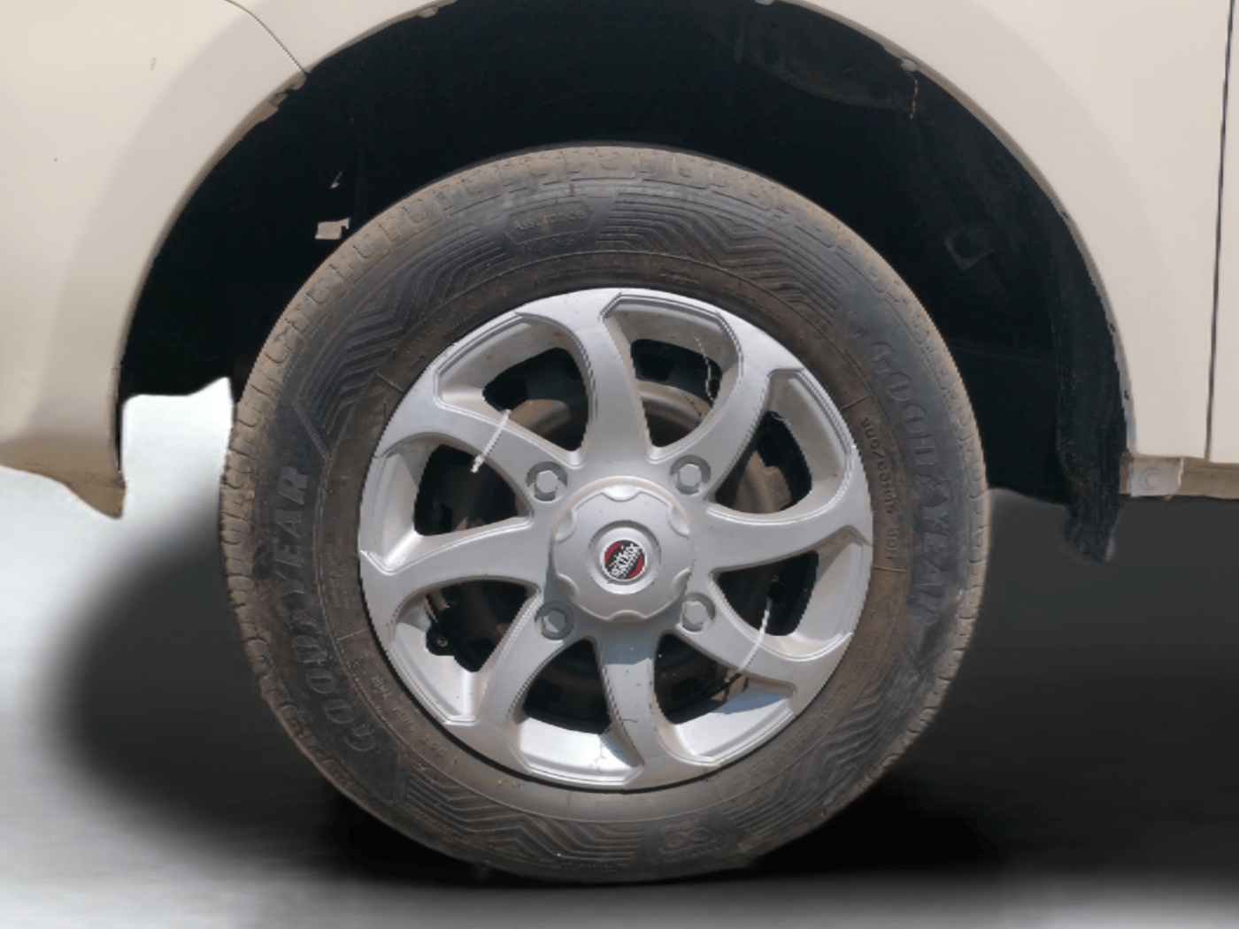 2015 Mahindra Quanto C4, Diesel, Manual, 57,540 km, Left Front Wheel