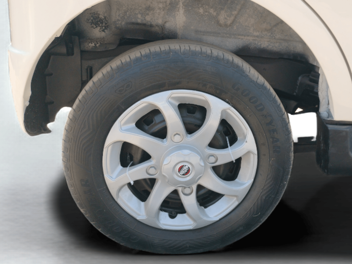 2015 Mahindra Quanto C4, Diesel, Manual, 57,540 km, Right Rear Wheel