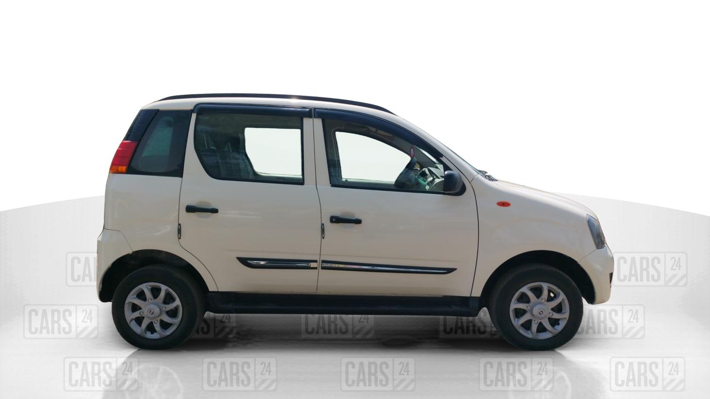 2015 Mahindra Quanto C4, Diesel, Manual, 57,540 km, Right Side View
