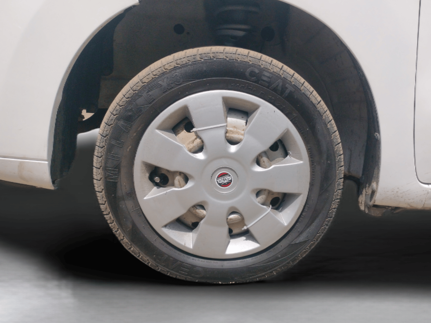 2010 Maruti Wagon R 1.0 LXI, Petrol, Manual, 62,800 km, Left Front Wheel