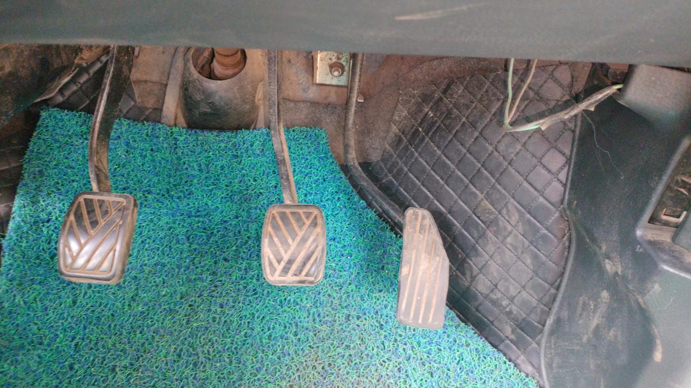 2010 Maruti Wagon R 1.0 LXI, Petrol, Manual, 62,800 km, Pedals